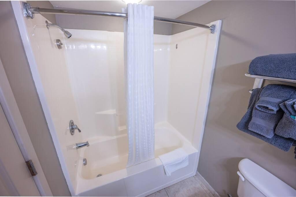 Holiday home 7th Floor! Modern Building, Direct Oceanfront View
