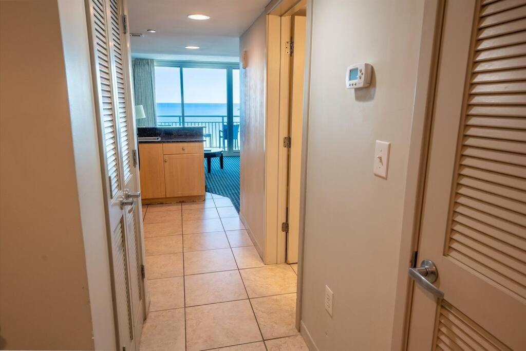 7th Floor! Modern Building, Direct Oceanfront View Holiday home
