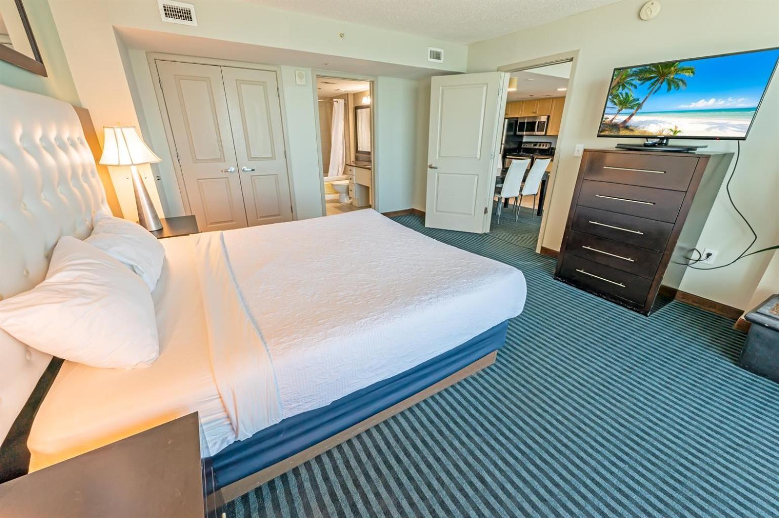 Holiday home 7th Floor! Modern Building, Direct Oceanfront View *